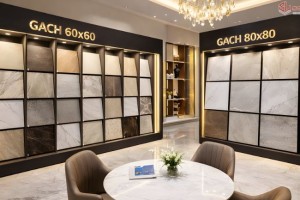 Nên lát gạch 60x60 hay 80x80 cho phòng khách nhà ống? (Phân tích thiệt - hơn từ chuyên gia ốp lát)​