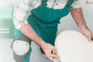 7 Bước Tự Lắp Đặt Nắp Bồn Cầu Cơ Học và Nắp Rửa Điện Tử (Bidet) Từ A đến Z: Đấu Nối Nước và Kiểm Tra An Toàn Điện