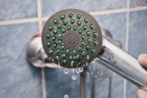 5 Lỗi Kỹ Thuật Gây Rò Rỉ Nước Bồn Cầu và Sen Vòi – Hướng Dẫn Tự Sửa Chữa Tại Nhà Đơn Giản