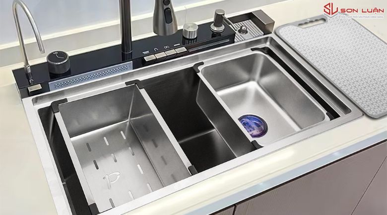 Hình ảnh lòng chậu rửa bát Picenza 1 hố Inox 304 sâu, chống ồn hiệu quả.