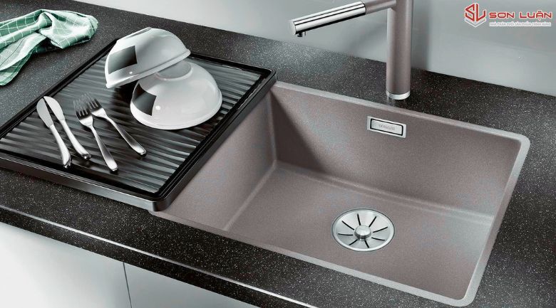 Chậu rửa bát Hafele vẫn đẹp và bền bỉ sau khi test