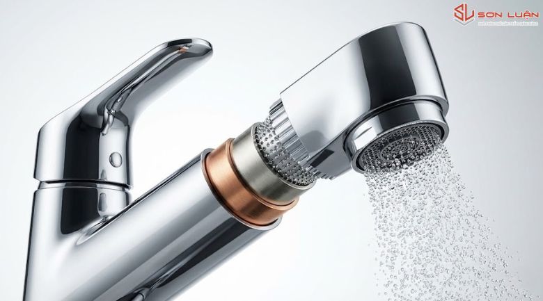 Lớp mạ Niken-Crom 3 lớp sáng bóng trên vòi rửa bát Inax chính hãng.